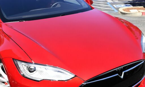 Tesla-fører omkom da han brukte bilens autopilot-funksjon