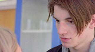 «Skam»-skuespiller avfeier romanseryktene mellom ham og Astrid Smeplass