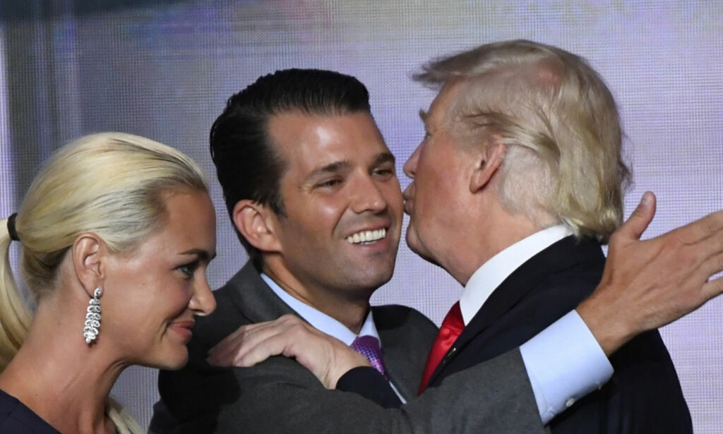 Donald Trump jr. gikk fra intervju da det kom spørsmål om maleriet av faren