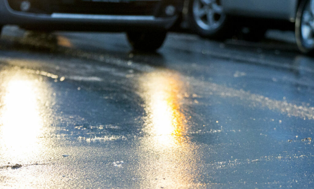 OBS-varsel: Underkjølt regn og snø skaper vanskelige kjøreforhold