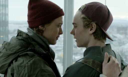 «SKAM» episode 8: Det starter så tilforlatelig. Litt tøysete puteprat kjærester i mellom. Og så skjer det.