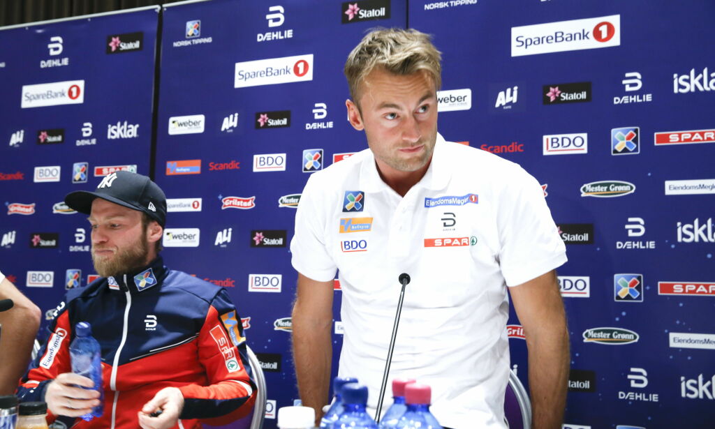 Lillehammer 20161201.
Pressekonferanse før World Cup på Lillehammer. Petter Northug t.h sammen med Martin Johnsrud Sundby på pressetreff
Foto: Terje Pedersen / NTB scanpix