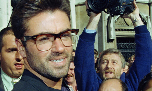 Ble «lurt» ut av skapet av politimann på et toalett. Så ble George Michael et homoikon