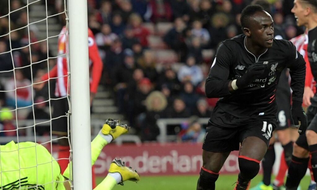Her tror Mané han redder Liverpool. Så klønet han det til