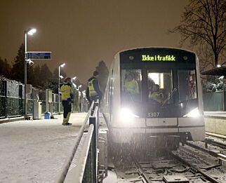 Jente (16) gikk av t-banen - skled på isen og omkom