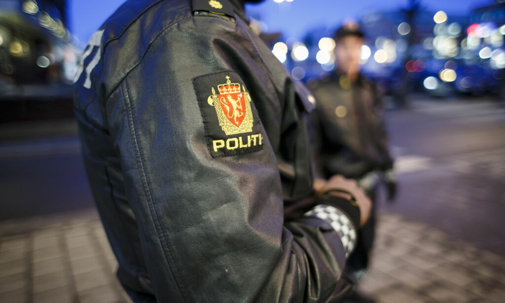 SKI 20161213.
Politiet i arbeid. Politifolk patruljerer gatene i Ski. NB! Modellklarert til redaksjonell bruk.
Foto: Heiko Junge / NTB scanpix