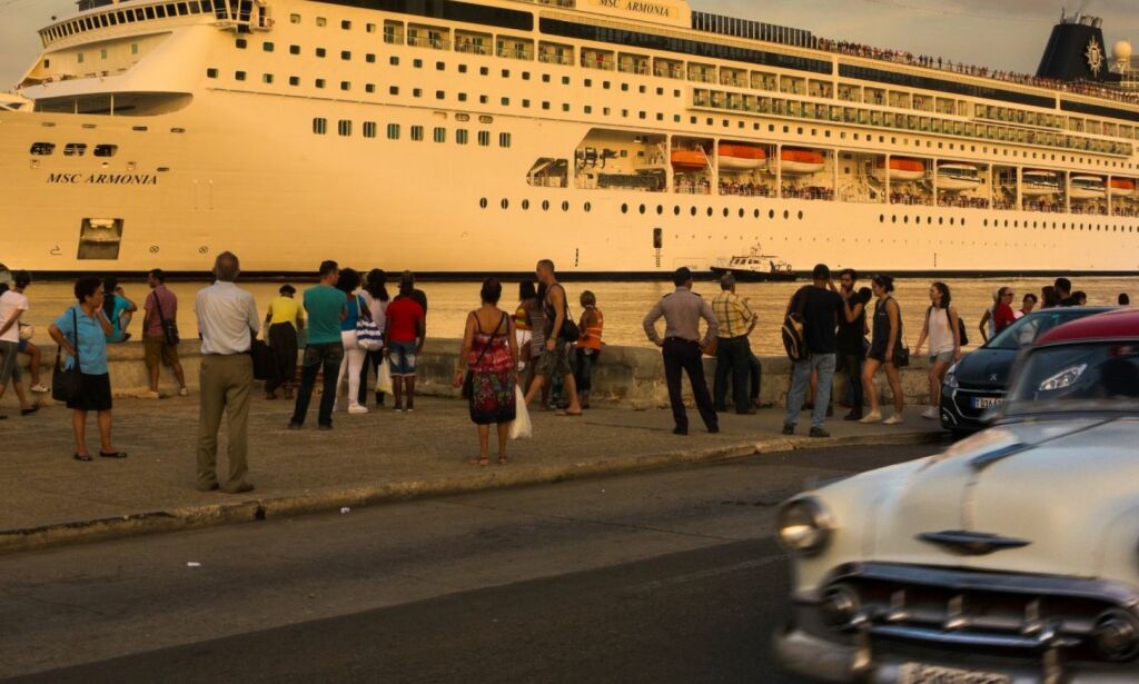 (Sitter) stille i cruise-båten på Cuba