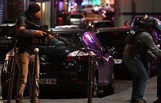 - Gjerningsmannen gikk ut av bilen og åpnet ild med automatvåpen