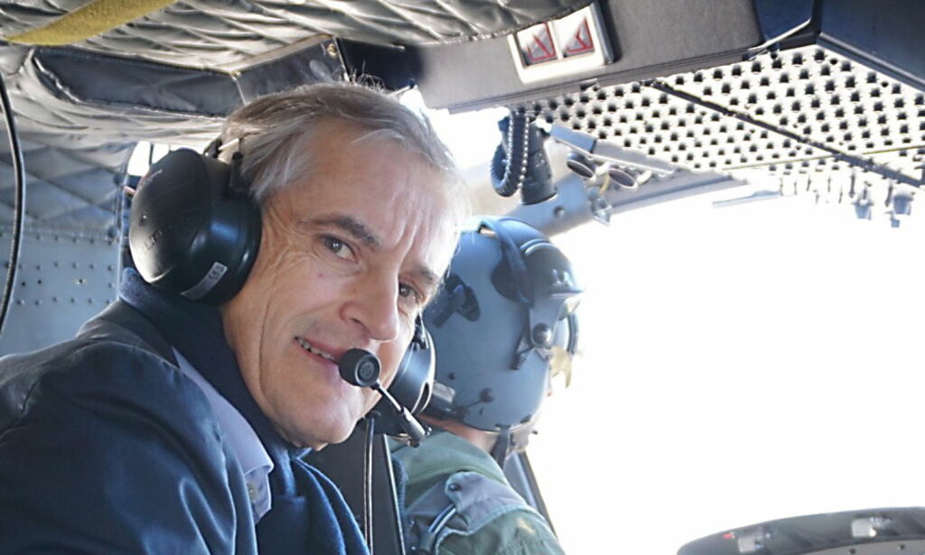 Jonas verner Heimevernet - og flyr lavt med Bell-helikoptre