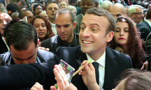 - Sjarmerende Macron kan overbevise en stol