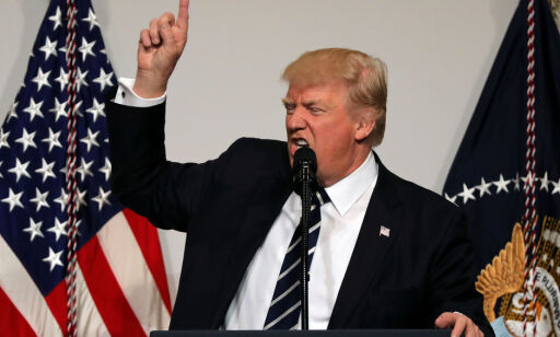 FBI-sjefen hevder Trump ba ham stanse etterforskning