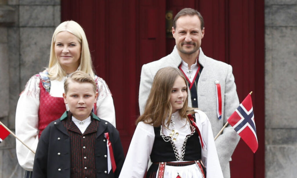 Se, nå lar kronprinsen skjegget gro igjen