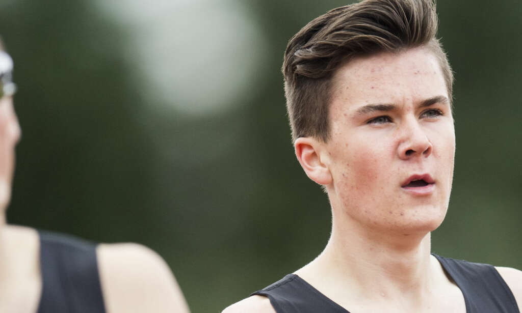Jakob Ingebrigtsen ble tidenes yngste under fire minutter på en engelsk mil