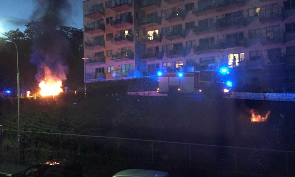 Bilbrann i Oslo. Mistenker at brannen kan være påsatt