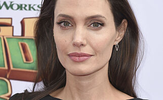 Angelina Jolie bryter tausheten: - Viktig at jeg gråter i dusjen og ikke foran barna