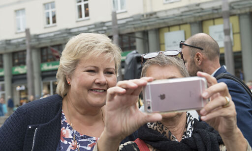 Erna ber politikere vise folkeskikk. Men mener «Vingle-Jonas» er greit