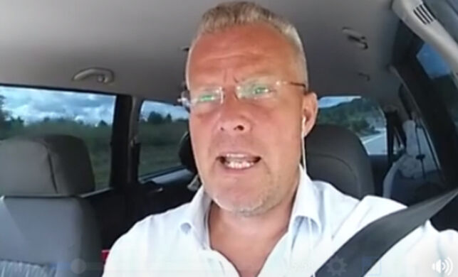 Kritiserer «negre» og jøder og tror partifeller er med i fryktet nazigruppe