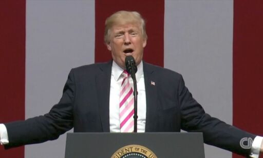 Trump om NFL-spillerne som kneler under nasjonal-sangen: - Spark dem!