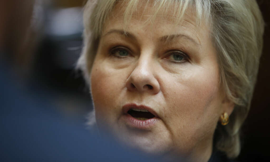 Slik forsvarer hun skattekutt til de rikeste