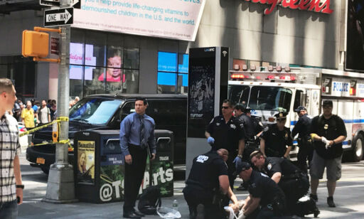 22 skadd og én død etter at bil kjørte på fotgjengere på Times Square