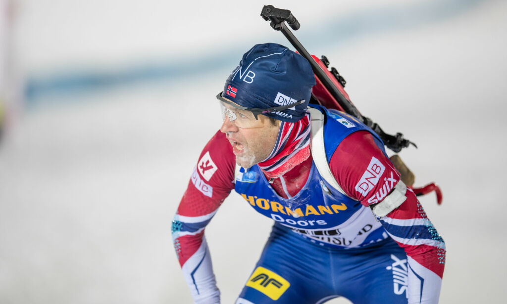 - Han har kniven på strupen