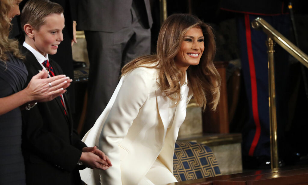Her viser Melania seg offentlig for første gang etter rykteflommen