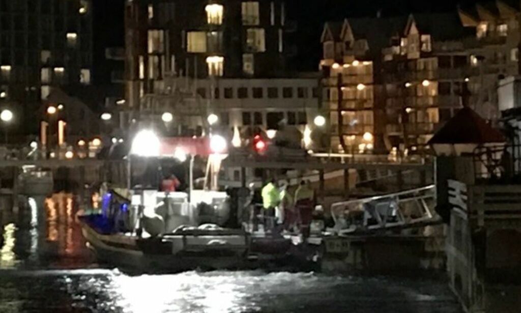Småfly styrtet i sjøen ved flyplassen i Svolvær