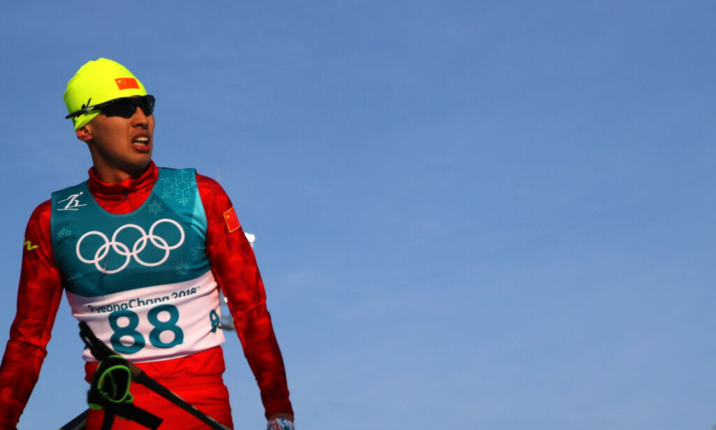 Kineseren ledet OL hele fem minutter foran Cologna og Sundby. Så ble han avslørt