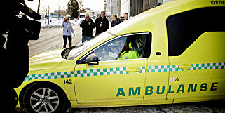 Den tiltalte moren (46) hentet av ambulanse