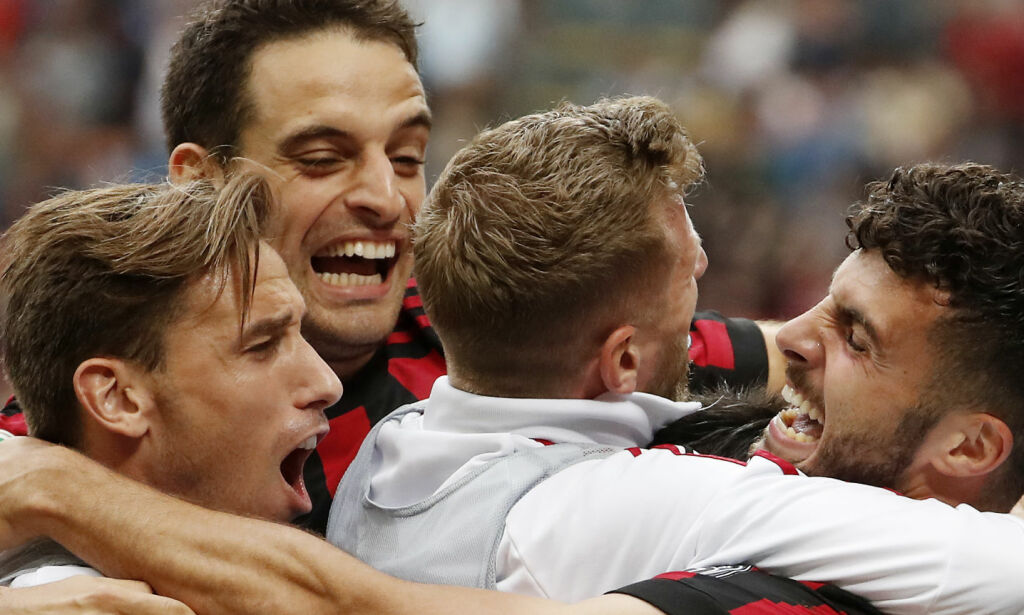 AC Milan følger fotsporene til Manchester United