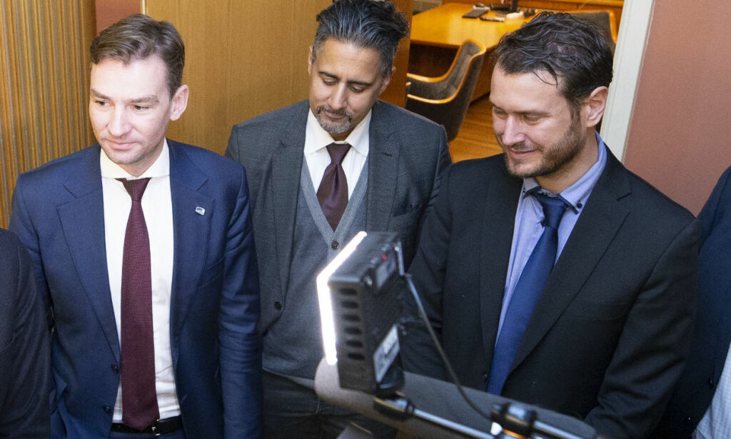 Her har Raja akkurat blitt skjelt ut av sjefen