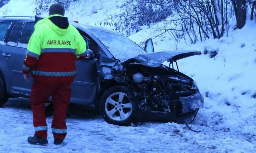 Snøen skaper problemer - flere trafikkuhell landet rundt
