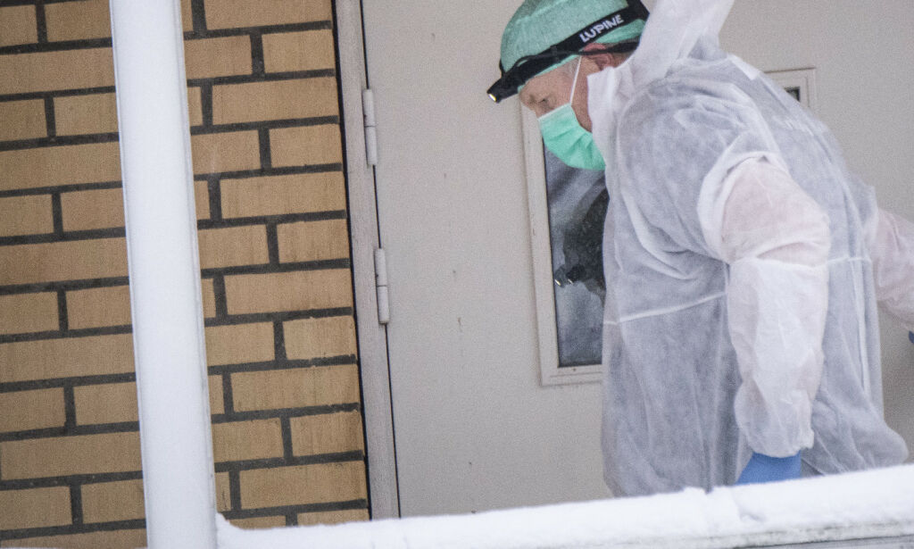 - Stukket med kniv flere ganger