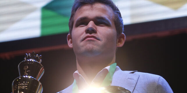 Carlsen suveren i hurtigsjakk