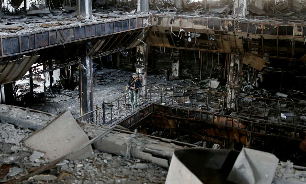 IS satte fyr på bibliotekene i Mosul. Nå trenger byen din hjelp for å fylle dem igjen