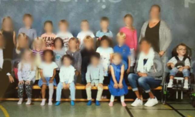 Da Veronica så hvor de hadde plassert sønnen (5) på klassebildet, ble hun både fortvilet og forbanna